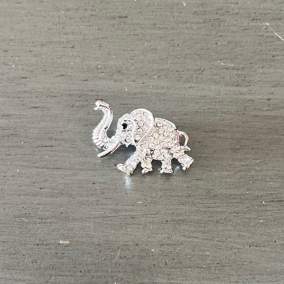Elephant Silver Rhinestone Pave Look Good Luck Protection 1.5" Pin Brooch Gift - Picture 1 of 3